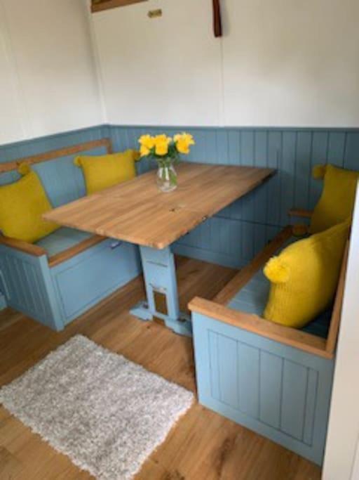 Romantic Shepherds Hut With Stunning Sunsets Hollingbourne Luaran gambar