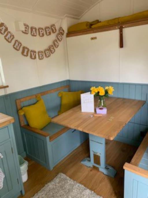 Romantic Shepherds Hut With Stunning Sunsets Hollingbourne Luaran gambar